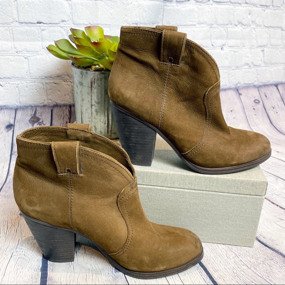 Vince Camuto ‘Hillsy’ Almond Toe Ankle Bootie - Picture 3 of 8
